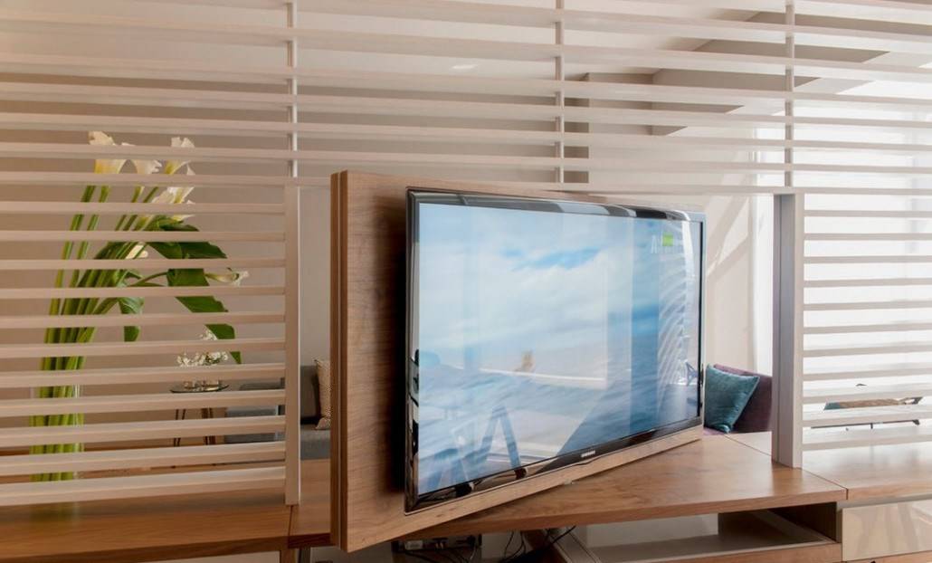 Kệ TiVi xoay 360 độ: Khám phá cảm giác tuyệt vời khi xem TV từ mọi góc độ với kệ TiVi xoay 360 độ. Thiết kế sang trọng và đa năng giúp bạn thỏa sức thay đổi vị trí và góc nhìn, tạo ra trải nghiệm giải trí độc đáo và tinh tế. Mua ngay để trang bị cho ngôi nhà của bạn một chiếc kệ TiVi đẳng cấp.